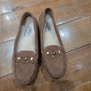 Uggs slippers size 8
